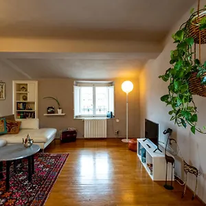 Apartment Cozy With A View On The Walls